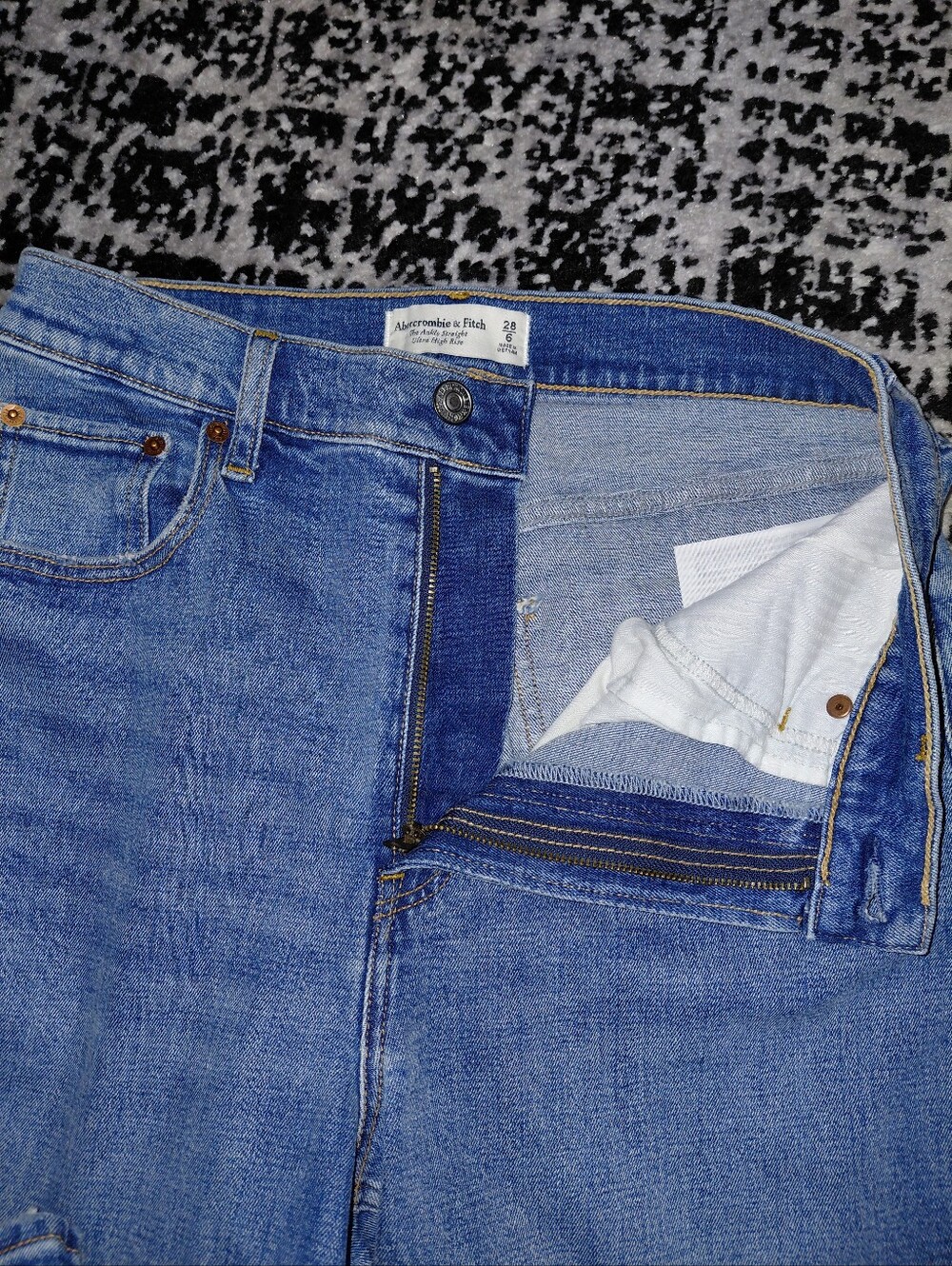 Abercrombie & Fitch Curve Love Ultra High Rise Ankle Straight Jeans Size 28 CC - Picture 4 of 12